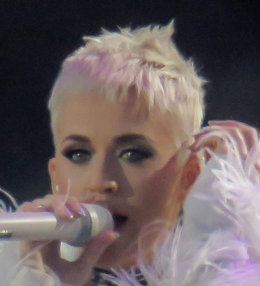 Katy Perry and Jessica Chastain show support for Chelsea Handler online