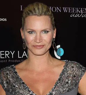 Natasha Henstridge files for divorce