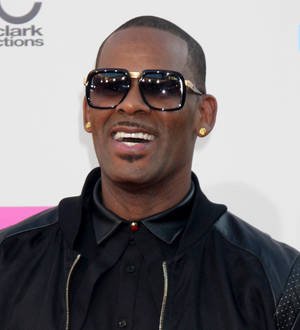 R. Kelly sued over gig confusion