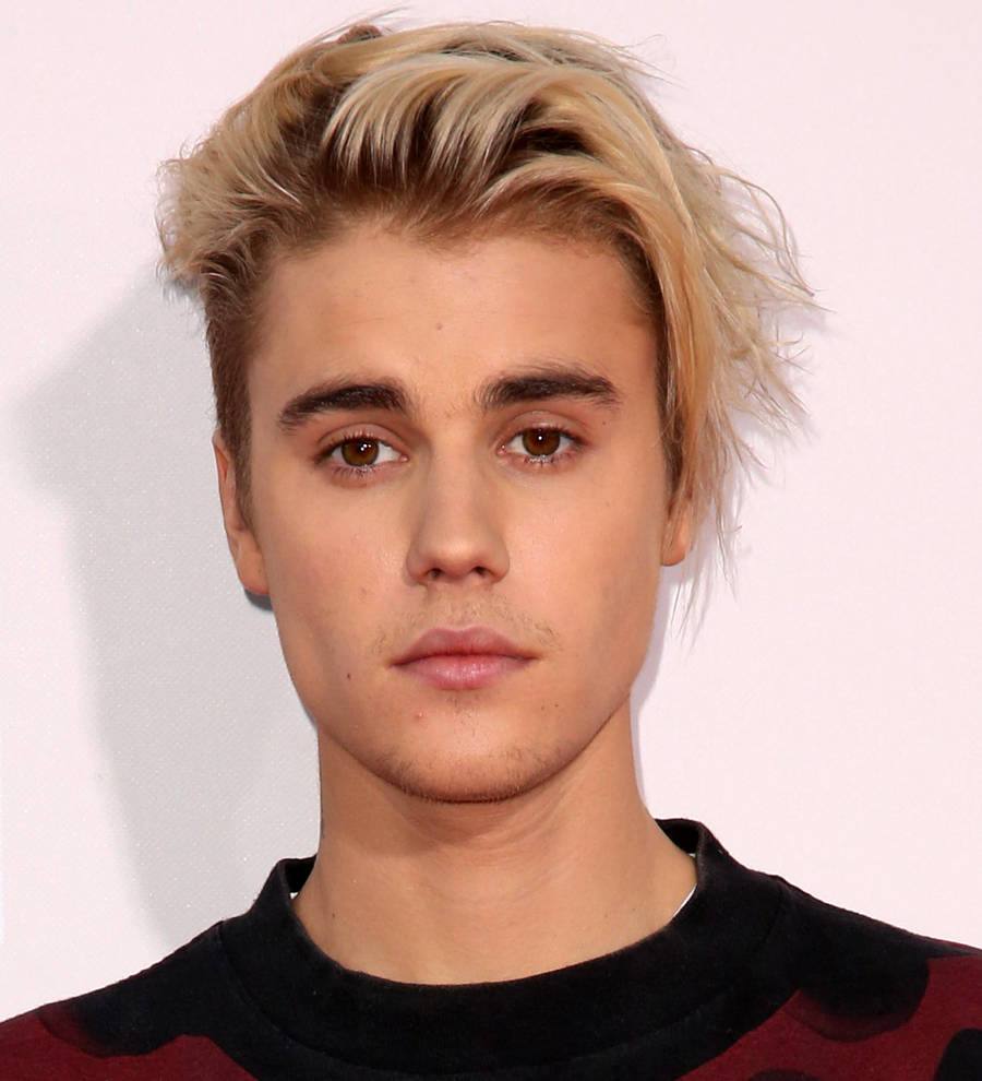 Justin Bieber settles legal battle with photographer