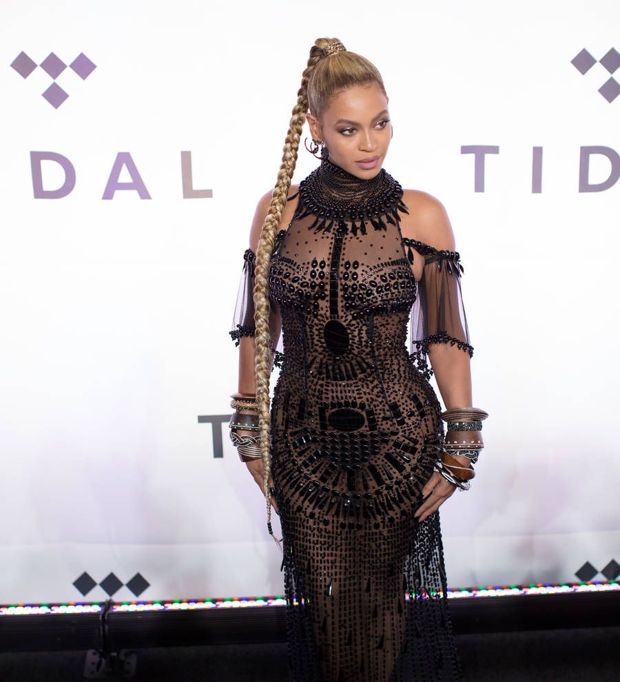 Fresh-faced Beyonce poses for a rare selfie with Mariah Carey