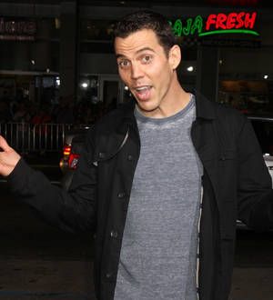 Steve-O takes aim at stars over ice bucket challenge