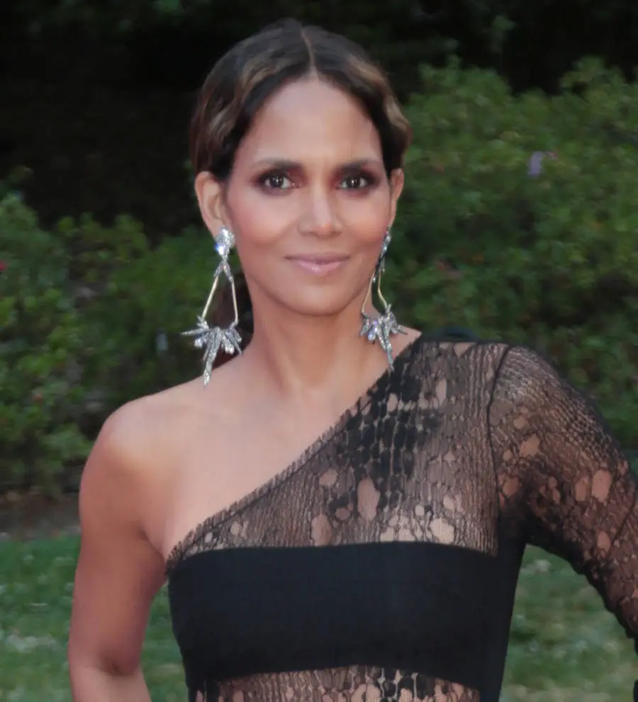 Halle Berry's 'heartbroken' after death of beloved cat