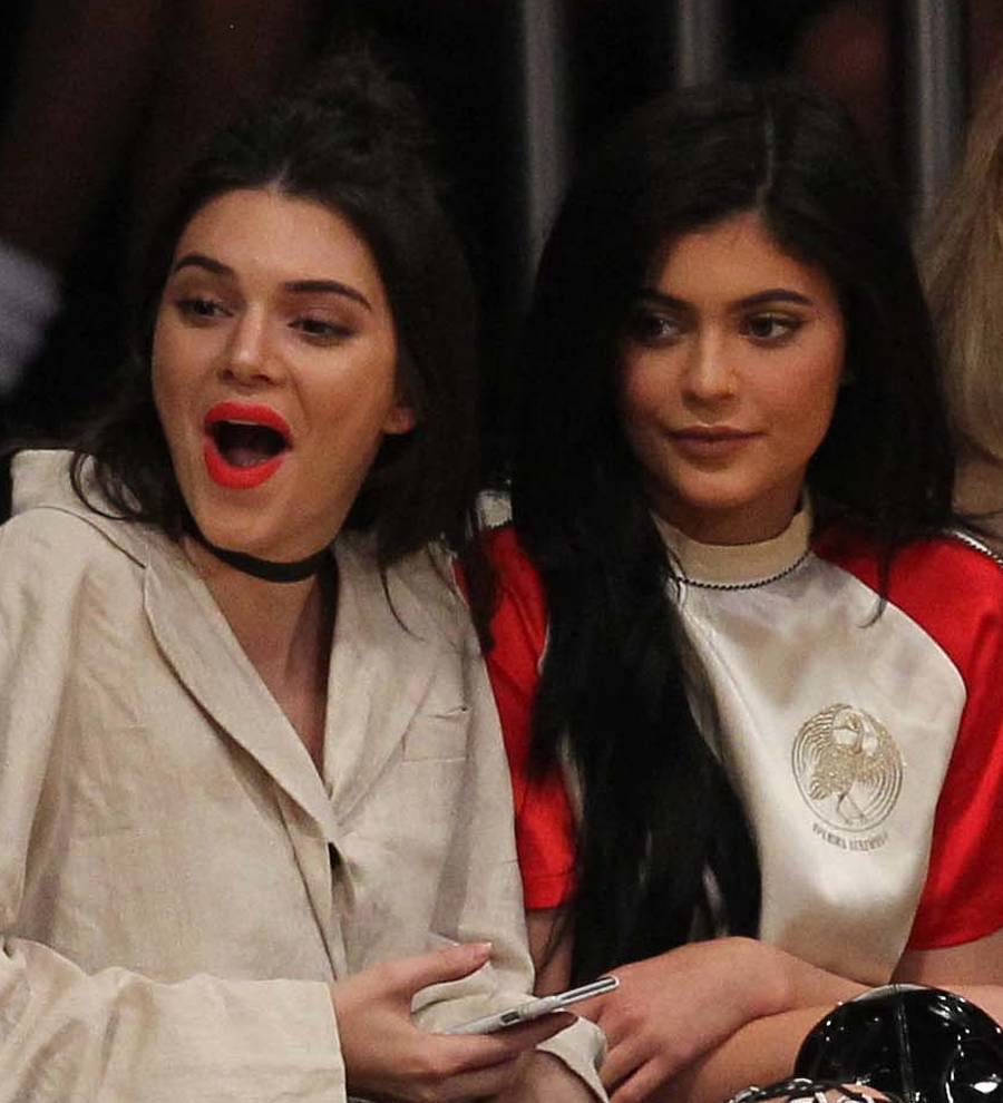 Kendall and Kylie Jenner writing second novel