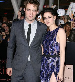 Kristen Stewart in pain at Twilight premiere