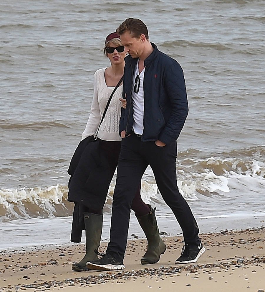 Taylor Swift inducted into Tom Hiddleston's boy squad