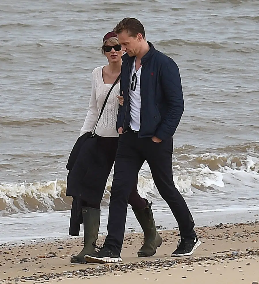 Taylor Swift inducted into Tom Hiddleston's boy squad