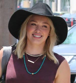 Hilary Duff gives up online dating