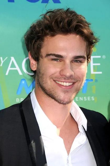 "The Secret Circle" Turns Up the Heat Thanks to Grey Damon