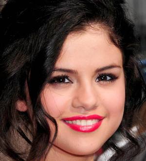 Selena Gomez's Onscreen Mother Confirms Bieber Romance