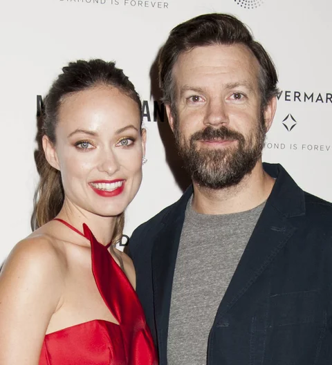 Olivia Wilde forced to answer fiance's lesbian question on live TV