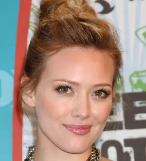 Hilary Duff Trades for Charity
