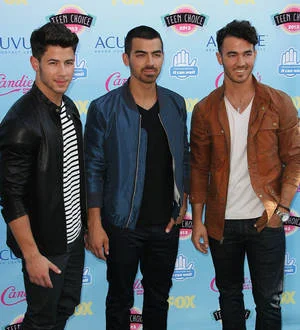 Two thirds of Jonas Brothers reuniting for intimate talk tour