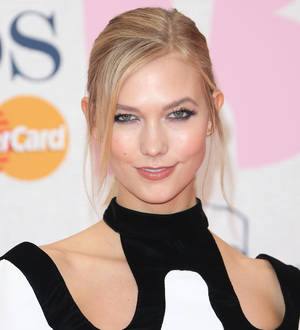Karlie Kloss and Natalia Vodianova complete Paris half marathon
