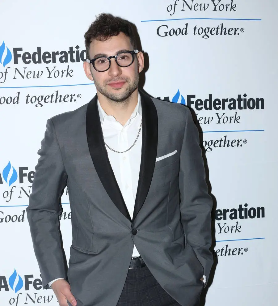 Jack Antonoff defends Lena Dunham over dog controversy