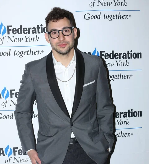 Jack Antonoff defends Lena Dunham over dog controversy