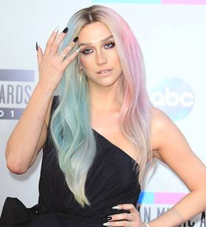 Ke$ha's mother joins daughter in rehab center