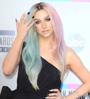 Ke$ha's mother joins daughter in rehab center