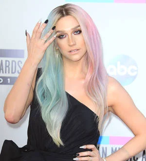 Ke$ha's mother joins daughter in rehab center