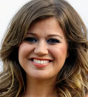 Kelly Clarkson still looking for love