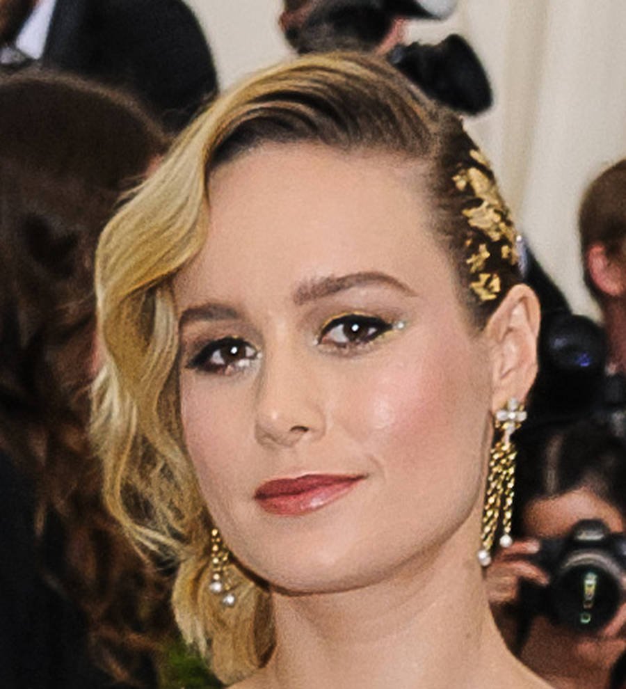 Brie Larson is desperate fourth Haim sister in Funny or Die video