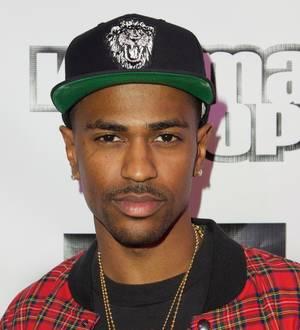 Big Sean hands out Thanksgiving turkeys