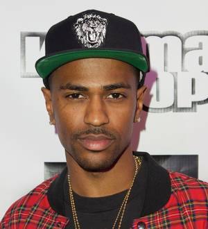 Big Sean hands out Thanksgiving turkeys
