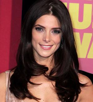 Ashley Greene's love life complicated by fan attention