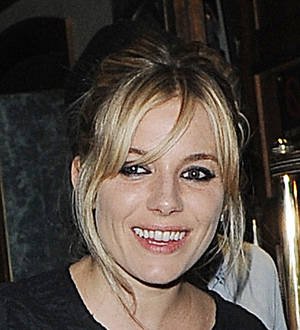 Sienna Miller selling off clothes for charity