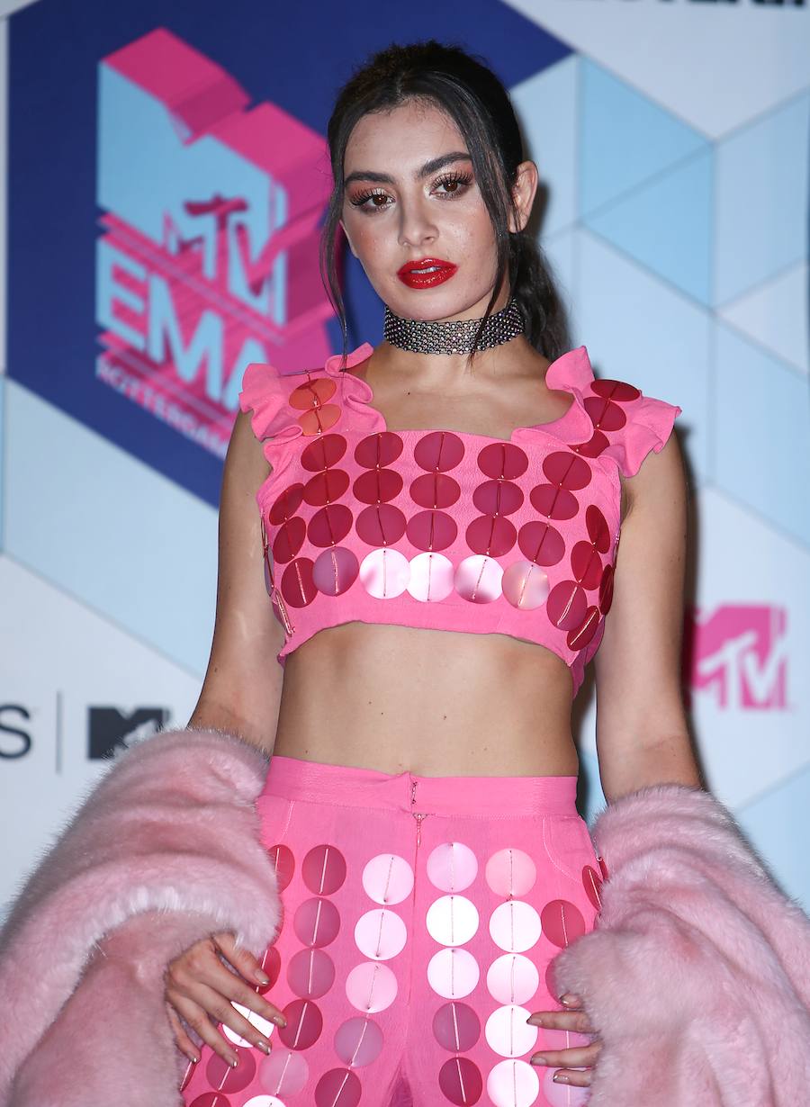 6 Stars Who Set Their Own Fashion Rules!