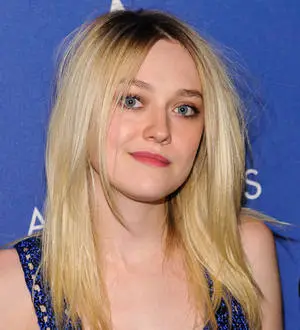 Dakota Fanning planning to stay home for 21st birthday