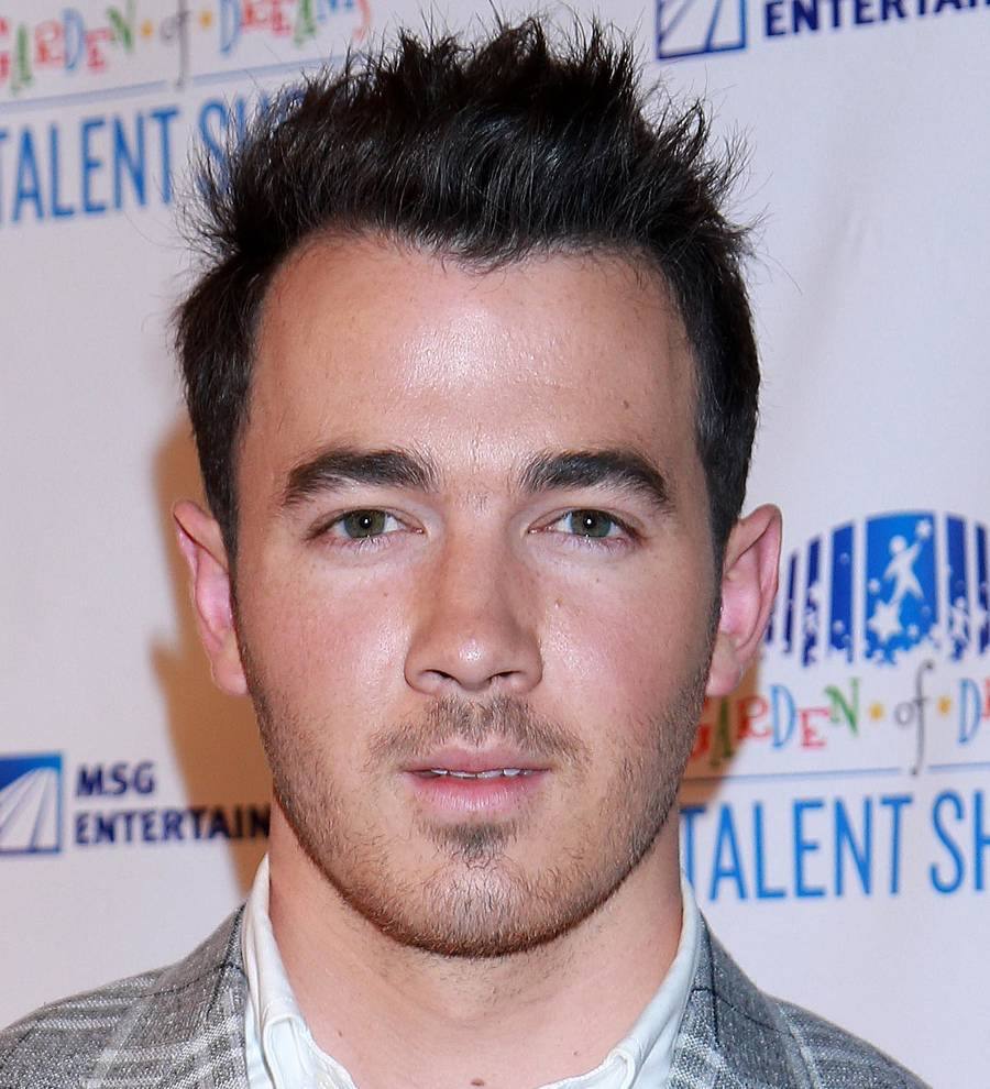 Kevin Jonas introduces baby girl online