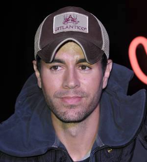 Enrique Iglesias and Romeo Santos dominate Univision awards