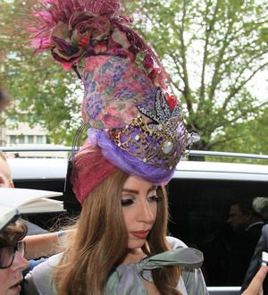 Lady Gaga invites fan to join art team