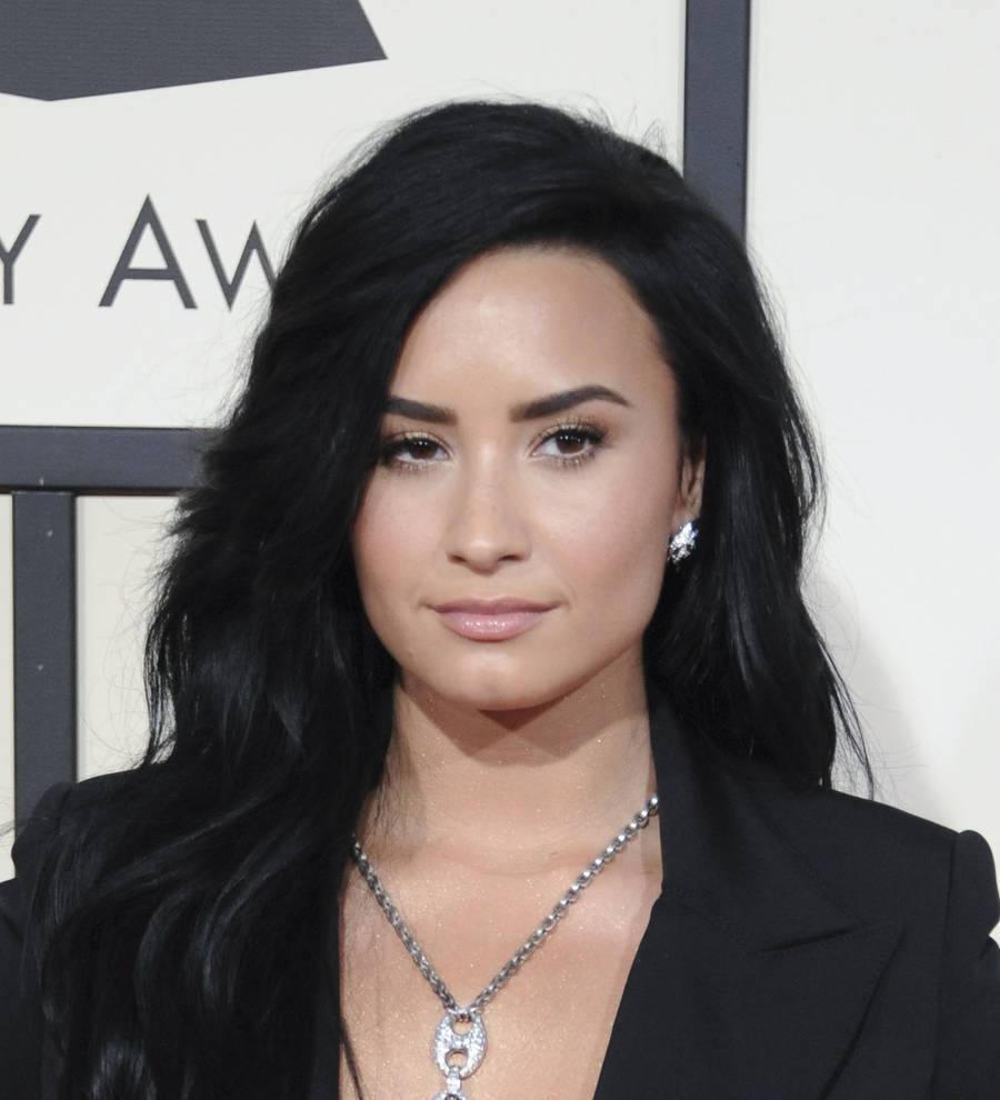 Demi Lovato and Nick Jonas visit sick fan