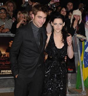 Kristen Stewart back together with Robert Pattinson