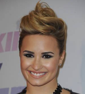 Demi Lovato selling clothes on eBay for charity