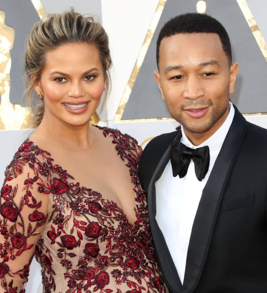 Chrissy Teigen and John Legend welcome daughter