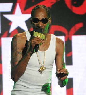 T.I. braves Ebola outbreak to headline gig in Africa