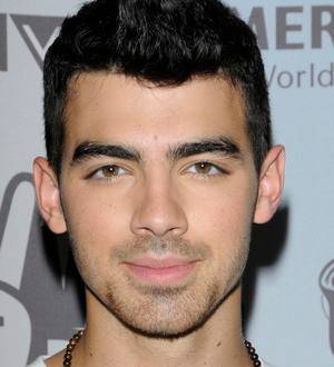 Joe Jonas shrugs off Ashley Greene reconciliation rumours