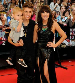 Carly Rae Jepsen pulls out of Justin Bieber show