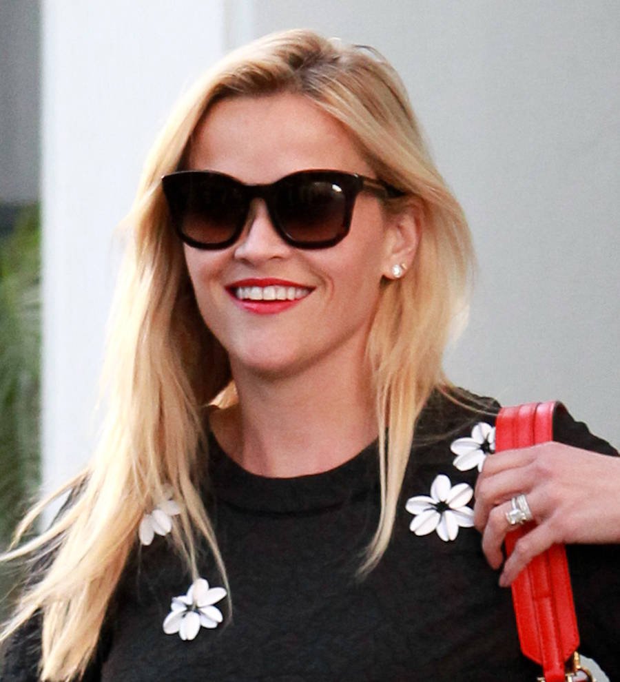 Reese Witherspoon and Renee Zellweger support publicist in ALS charity walk