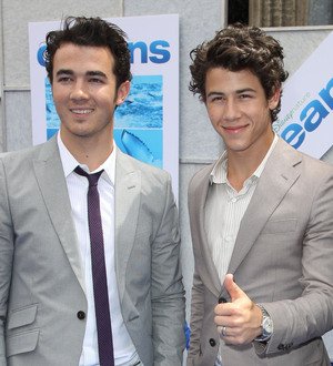 Jonas Brothers Pay Tribute to John Lennon