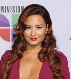 Lovato catches bouquet at Thornton wedding