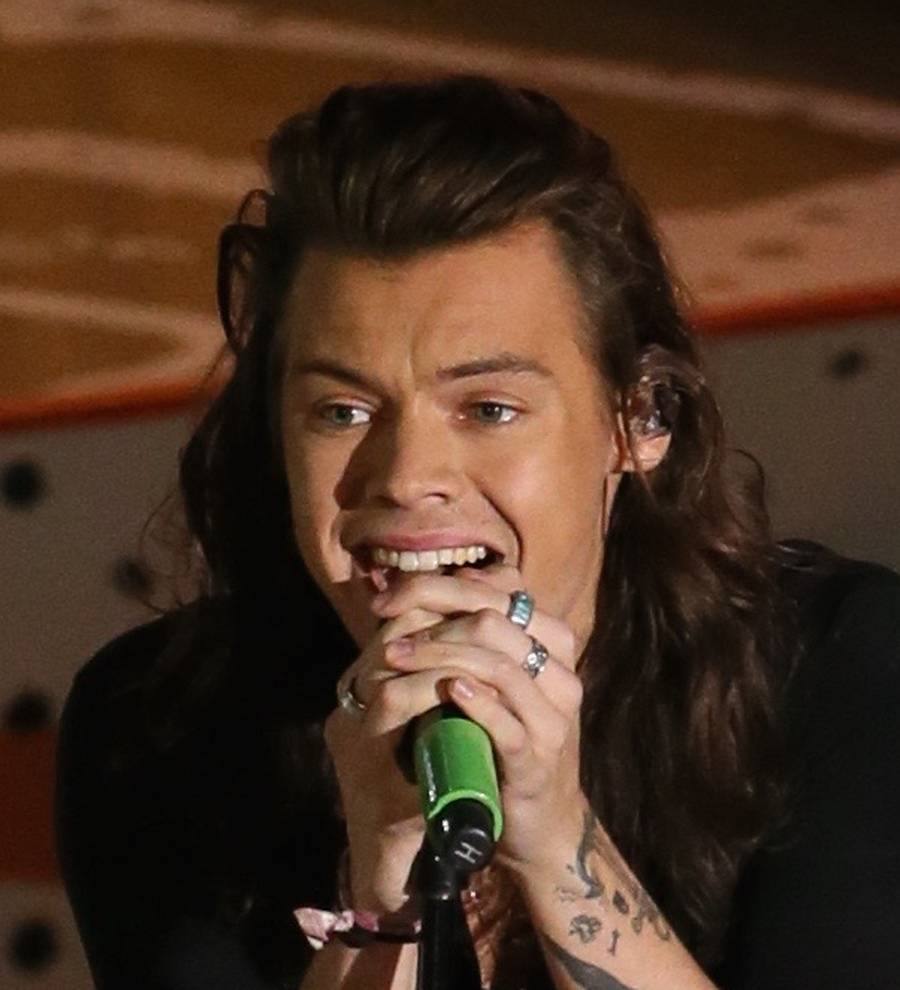 One Direction triumph over Justin Bieber in U.K. albums chart