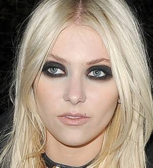 Taylor Momsen Blasts 'ridiculous' Travel Chaos in Europe