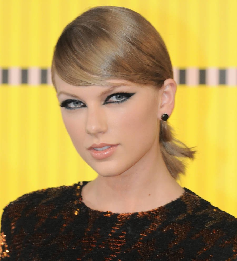 Mick Jagger joins Taylor Swift for surprise duet