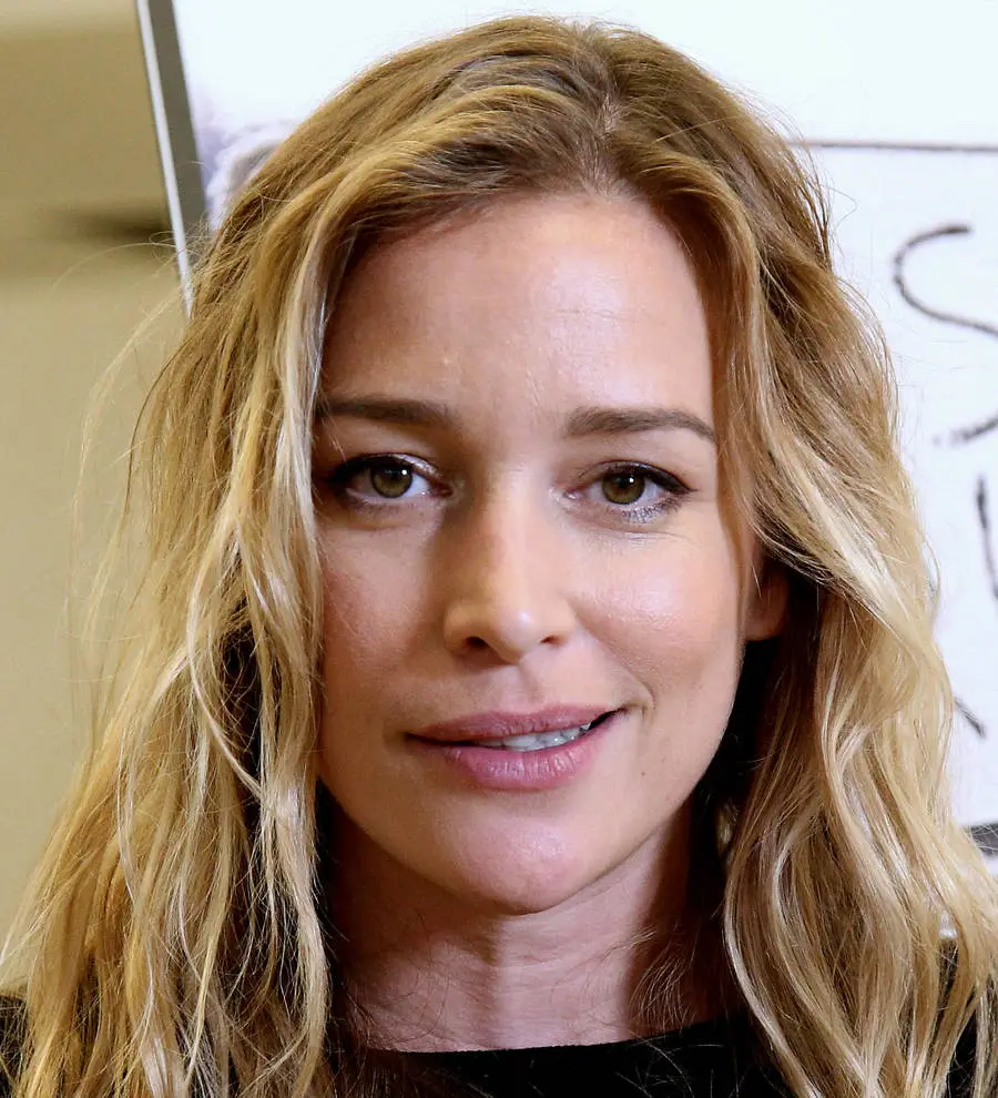 Piper Perabo books stage return