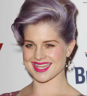 Kelly Osbourne clears closet for charity