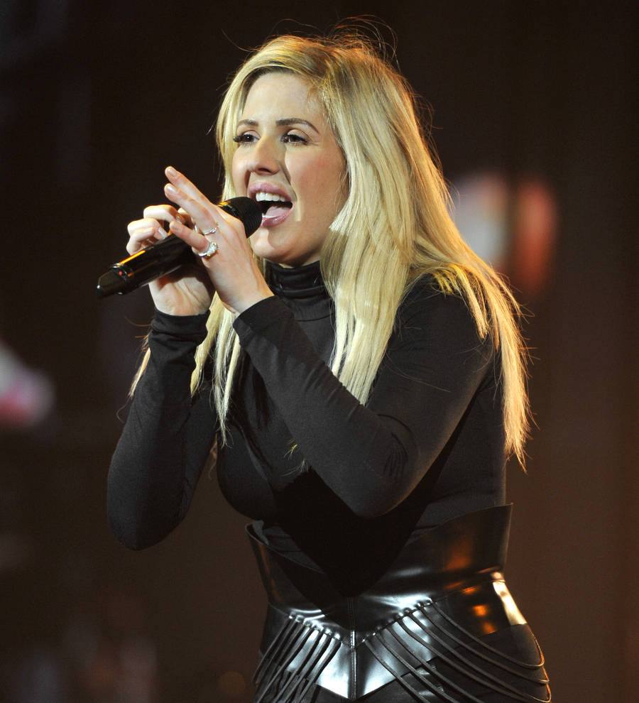 Ellie Goulding puts next album on hold